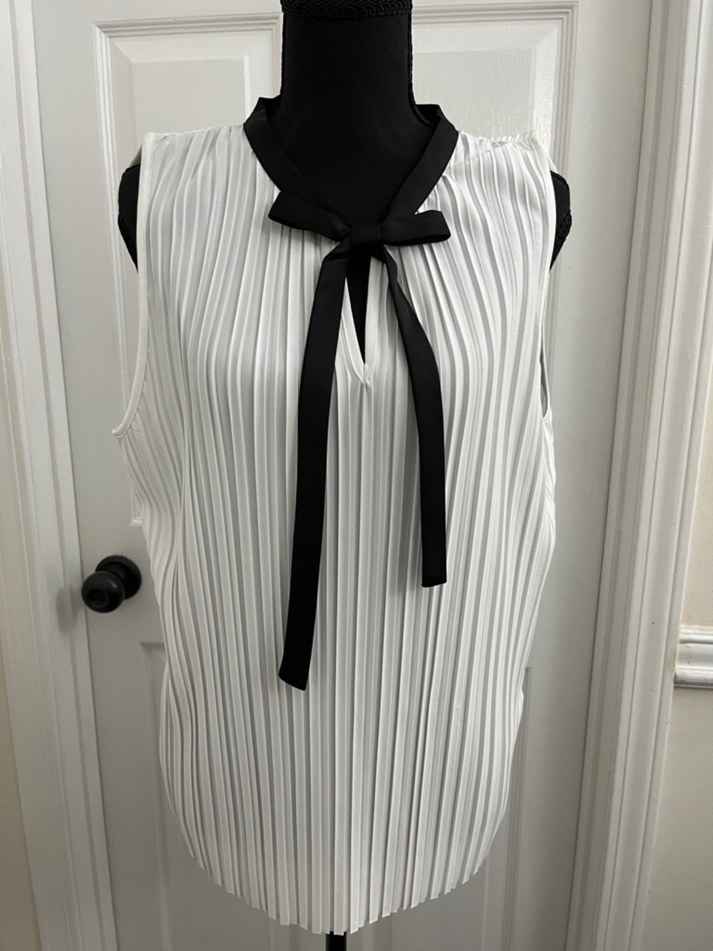 DKNYC Ivory and Black Sleeveless Pleated Top NWT